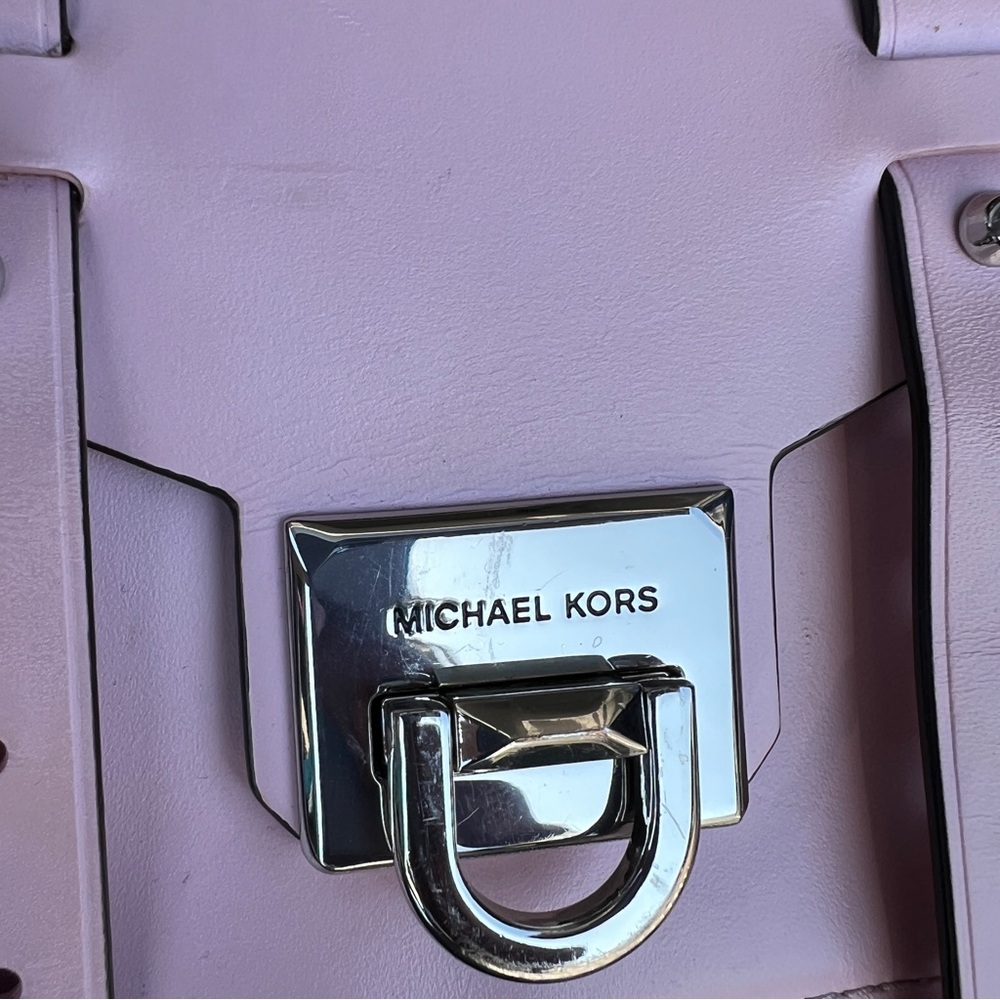 Michael Kors Manhattan Leather Pale Lilac/Silver Crossbody New W/O tags - Picture 9 of 14